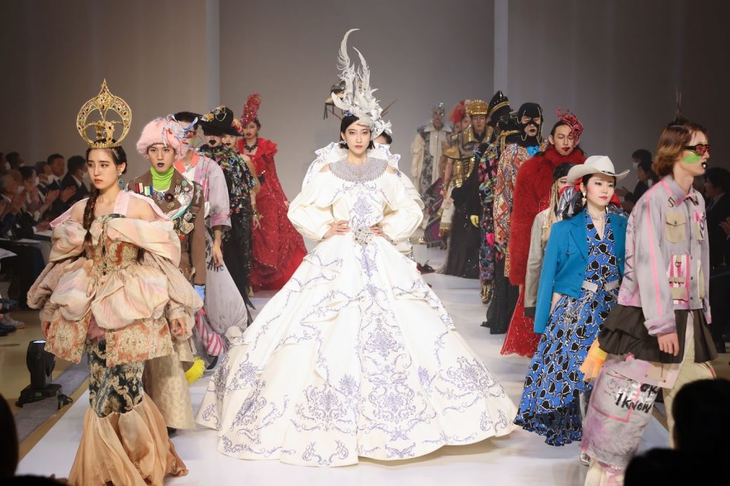 3日間で約2万人を集客する文化服装学院の文化祭ファッションショーが、コロナ禍を経て4年ぶりに通常再開
