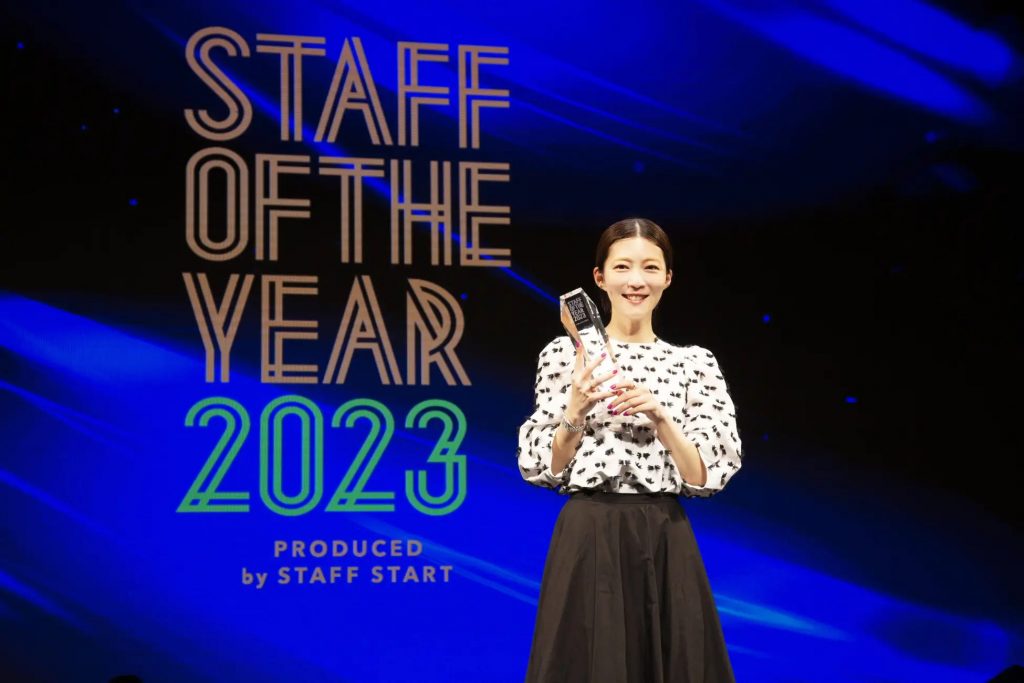 令和のカリスマ店員を決めるSTAFF OF THE YEAR 2023にて、「ユナイテッドアローズ」のスタッフがグランプリを受賞