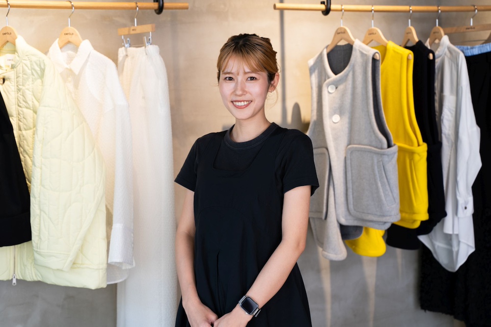 【プレスに聞きました。キャリアパスと仕事のやりがいは？】ディレクターの思いをぶらさず表現「エンフォルド」「ナゴンスタンス」プレス　青木綾音さん　社内外で頼られる存在に